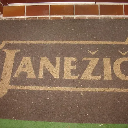 Oda ve Kahvaltı Janezic